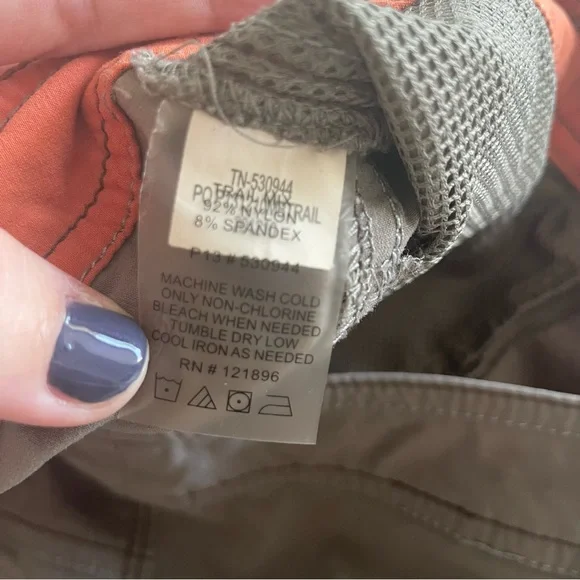 Title Nine Capri Trail Mix Hiking Pants Nylon Size 6 Pockets Outdoors - Picture 4 of 5